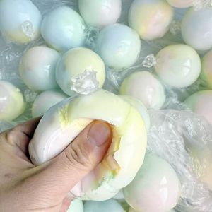 ของเล่นบีบมือ TPR ทำมือไล่เฉดสี ASMR ลูกบอลกรุบกรอบ ของเล่นออกกำลังกายมือ ของชำร่วยงานปาร์ตี้ ของขวัญสำหรับเด็กและผู้ใหญ่ ยอดนิยม - Product Image 6