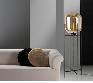 Lámpara de pie moderna Pulpo Oda metal negro ámbar claro Smock gris - Product Image 5