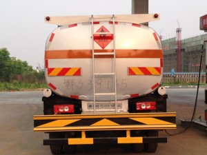 Camion-citerne à carburant tout acier à trois essieux, fabriqué en Chine, 8-13T, manuel, pour le stockage et le ravitaillement de diesel, à bas prix, à vendre - Product Image 6