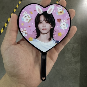 Pvc personalizzato doppio lato <span class=keywords><strong>kpop</strong></span> <span class=keywords><strong>shop</strong></span> mini picchetto <span class=keywords><strong>kpop</strong></span> prodotto cuore picchetti per <span class=keywords><strong>Kpop</strong></span> concerto merch - Product Image 1