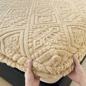 <span class=keywords><strong>Ensemble</strong></span> de couvre-<span class=keywords><strong>lit</strong></span> Jacquard tissé Jacquard en velours chaud taffle <span class=keywords><strong>Ensemble</strong></span> de couvre-<span class=keywords><strong>matelas</strong></span> de style américain Drap-housse 3 pièces pour l'hiver - Product Image 5