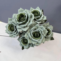 QSLH-2024 Nouveau design de bouquet de roses artificielles à 7 têtes, bouquet de roses en gros à prix avantageux pour la décoration de mariage