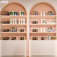 Vitrine de présentation moderne et écologique à LED pour salon de beauté, étagères murales encastrées en arc pour les magasins de cosmétiques des centres commerciaux