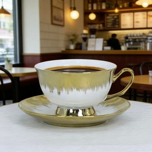 Tasse et soucoupe à café en porcelaine fine dorée personnalisées de luxe, style <span class=keywords><strong>royal</strong></span>, élégantes tasses en céramique de Dubaï avec soucoupe pour le thé de l'après-midi - Product Image 1