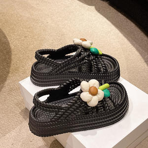 Sandales tissées fleur fond épais évidé chaussures de plage respirantes pantoufles décontractées fond <span class=keywords><strong>éponge</strong></span> pour femmes - Product Image 2