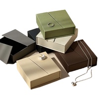 Boîte d'emballage de bijoux de luxe recyclable à double compartiment avec doublure en éponge, revêtement UV et logo personnalisé pour bagues, boucles d'oreilles, chaussettes et fourrures