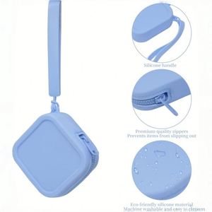 Monedero de Silicona Portátil e Impermeable de 3.54 Pulgadas con Logotipo Personalizado, Mini Bolsa de Almacenamiento con Cremallera y Correa para la Muñeca, para Monedas, Recibos y Llaves - Product Image 3