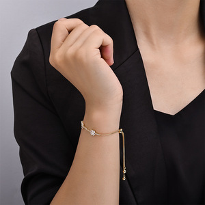 สร้อยข้อมือคริสตัลรูปดอกไม้ ประดับเพทายโทนสีทอง สวมใส่ได้ทุกวัน - Product Image 4