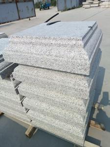 Capuchon <span class=keywords><strong>de</strong></span> poteau en granit gris blanc naturel moderne sur mesure pour usine, moulure multi-étapes, bordure supérieure <span class=keywords><strong>de</strong></span> <span class=keywords><strong>mur</strong></span>, projet paysager extérieur - Product Image 3