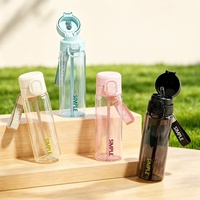 Bouteille d'eau à pulvérisation grande capacité, gourde portable en plastique pour sports de plein air pour hommes, femmes, étudiants, enfants, tasse anti-fuite pour l'été