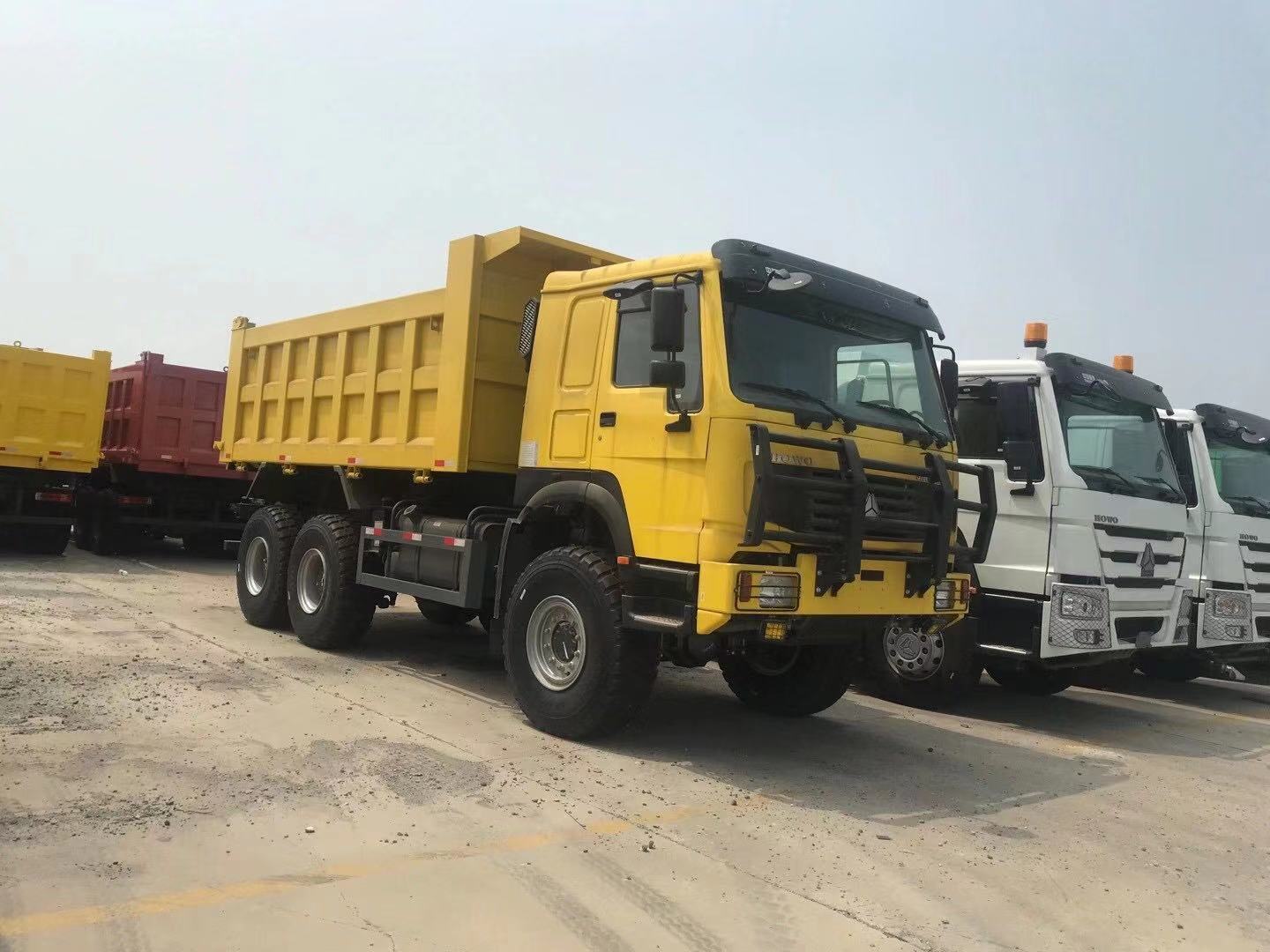 4x4 cnhtc中国重汽howo强力军用货运卡车出售