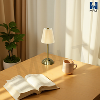 Lampe de table en métal en tissu moderne rechargeable la plus vendue charge USB pour chambre à coucher chevet restaurant décorer lumière d'ambiance