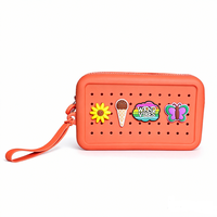Portefeuille court pour femme Chinfai en silicone au design mignon, avec fermeture éclair à pompon, porte-monnaie étanche, portefeuille DIY à trous et breloques de dessin animé