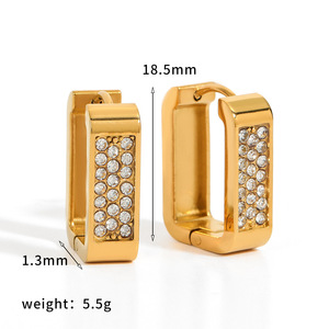 Boucles d'oreilles géométriques en acier inoxydable plaqué or avec diamants, design triangulaire et créoles, unisexe, pour un usage quotidien - Product Image 4