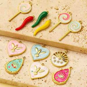 D358 Abalorios de moda para joyería DIY de Navidad, con diseños de gota de aceite, corazón, ojo de la suerte y ángel, para fabricantes - Product Image 3