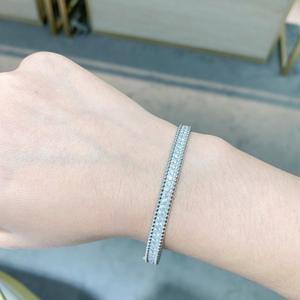 Bracelet tennis classique chrétien en argent sterling plaqué, avec diamant moissanite blanc de 18 cm, jonc tendance à maillons fins - Product Image 1