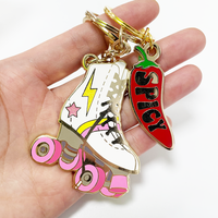 Porte-clés personnalisés en alliage de zinc 2D, souvenir d'entreprise, porte-clés avec logo de voiture, lettre personnalisée, porte-clés en métal émaillé doux