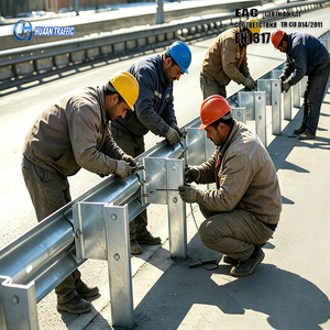 รั้วกั้นความปลอดภัยบนทางหล<span class=keywords><strong>ว</strong></span>งที่ได้รับการรับรองมาตรฐาน EN1317 GOST 26804 ผลิตจากเหล็ก Q355 ชุบกัล<span class=keywords><strong>ว</strong></span>าไนซ์แบบจุ่มร้อน สำหรับประเทศอุซเบกิสถาน - Product Image 1