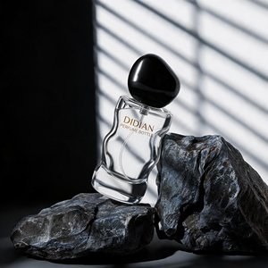 Flacon de <span class=keywords><strong>parfum</strong></span> vide personnalisé à faible MOQ, 30 ml, flacon de <span class=keywords><strong>parfum</strong></span> en verre serti 50 ml, flacon de <span class=keywords><strong>parfum</strong></span> vide givré rouge irrégulier avec couvercle - Product Image 3