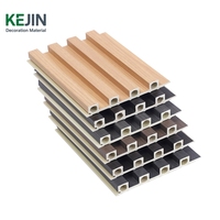 Persiennes composites modernes pour l'extérieur Panneau mural et plafond Panneau 3D cannelé PVC Lambrin Revêtement mural
