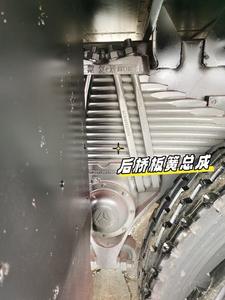 LKW-Montierter Kran 21,6m Hubhöhe 31 Tonnen Maximallast 16000KG Hohes Lastmoment Weißer Holzkasten Weichai-Motor Getriebe-Kern - Product Image 5