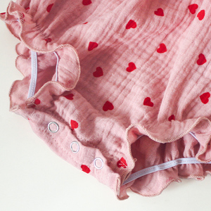 Precio bajo primavera Día de San Valentín algodón doble capa hilo estampado manga larga volante toddle bebé niñas mameluco vestido - Product Image 6