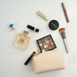 Bolsa de maquillaje de PU portátil para mujer, bolsa de viaje de color Beige suave para neceser con mayor capacidad y cierre de cremallera - Product Image 5