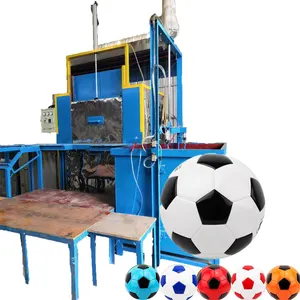 Sportvoetbal Productielijn Knuffel Maken Vinyl Cricket Balling Voetbalmachine