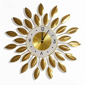 Horloge murale en métal doré, ronde, décorative, fonctionnant à piles, décoration de salon - Product Image 1