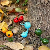 Figurine d'abeille en métal moulé, petite figurine créative d'insecte, modèle animal, ornements pour jardin, parc, pelouse, cour, artisanat en métal de haute qualité