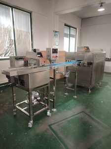 Petite <span class=keywords><strong>machine</strong></span> <span class=keywords><strong>à</strong></span> chocolat Ligne de production <span class=keywords><strong>Machine</strong></span> <span class=keywords><strong>à</strong></span> chocolat entièrement automatique Ligne de <span class=keywords><strong>d</strong></span>épôt de chocolat Oneshot - Product Image 3