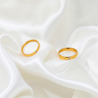 Cincin berlapis emas polos 18K, perhiasan kelas atas 18K zirkonia tali sempit baja tahan karat trendi sederhana