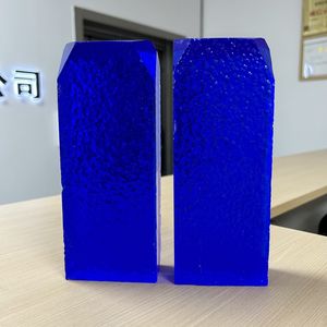 1 Pieza de Cristal de Cuarzo Hidrotermal en Bruto, Cristales Azules Oscuros Sin Cortar, Gema Sintética en Bruto para Corte de Gemas - Product Image 1