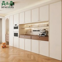 Buffet intégré moderne avec appareils encastrés, armoire murale sans poignée pour salle à manger de luxe ou villa
