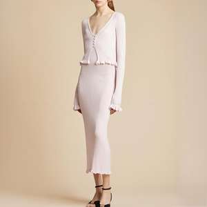 Usine de tricots Pull en tricot à volants en soie italienne côtelée personnalisé Cardigan 2 Ensemble jupe deux pièces pour femmes - Product Image 1