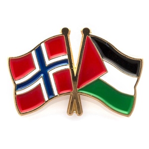 Personalizado de la bandera del país en forma de esmalte suave pin - Product Image 1