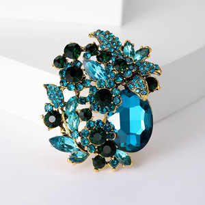 Broche créative et mignonne en forme de fleur, de buisson ou de feuille, incrustée de strass, principalement en alliage, pour mariages - Product Image 3