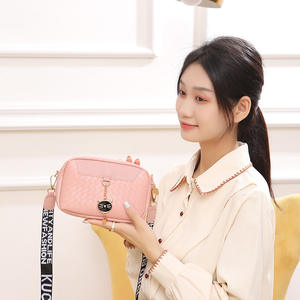 Bolso Bandolera de Moda para Mujer, Cuero PU con Patrón Geométrico, Diseño Cuadrado Pequeño 20*10*15cm para Cámaras - Product Image 2