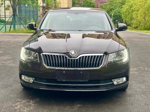 <span class=keywords><strong>Skoda</strong></span> <span class=keywords><strong>Superb</strong></span> <span class=keywords><strong>Octavia</strong></span> 2014 1.6L Manuale Edizione Elite Guida a Sinistra Sedili in Pelle Pneumatici R18 - Product Image 3