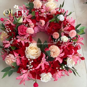 Couronnes de fleurs artificielles en soie faites à la main en gros - Décoration de centre de table durable et écologique de style moderne pour la remise des diplômes - Product Image 3