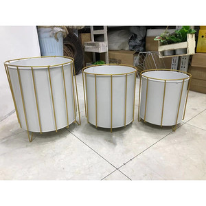モダンなユニークなデザイン屋内/屋外金属フラワープランタースタンド花瓶付きユニークな輸出販売庭装飾用