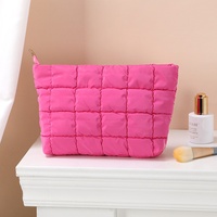 Sac cosmétique matelassé imperméable mini tendance, logo personnalisé, organiseur de voyage, sacs de maquillage, trousse de maquillage portable pour femmes