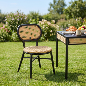 Chaise de salle à manger empilable de style bistrot français moderne, chaise rétro avec dossier en rotin PE tressé et structure métallique pour restaurant, café, extérieur - Product Image 4