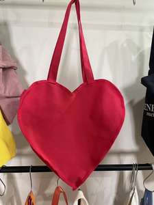 กระเป๋าผ้าแคนวาสสะพายข้างทรง<span class=keywords><strong>หัวใจ</strong></span>พิมพ์ลายโลโก้ใหม่ พร้อมห่วงโลหะสำหรั<span class=keywords><strong>บ</strong></span>แขวน ดีไซน์แฟชั่นสวยงามสำหรับ<span class=keywords><strong>สาว</strong></span>ๆ - Product Image 4