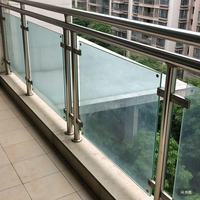 Système de garde-corps de chaussure moderne en aluminium pour l'extérieur Balustrade en verre sans cadre à canal en U avec installation de bricolage pour les balcons