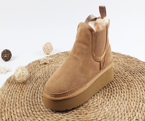 Bottes de neige style Uggs personnalisables à plateforme |   Bottines Chelsea imperméables doublées de fourrure pour l'hiver avec service OEM, étiquette privée acceptée - Product Image 5