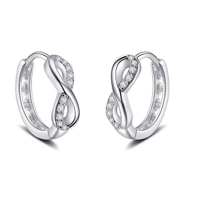 Boucle d'oreille blanche