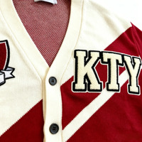 OEM Maßgeschneiderte Jacke Mantel Kapa Alpha Psi Stil Varsity Herrenbekleidung Pullover mit Brustlogo Rot und Weiß Einreihige Strickjacken
