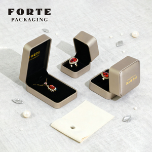 FORTE Caja de Joyería Cuadrada de Titanio para Pendientes y Anillos de Marca - Product Image 2