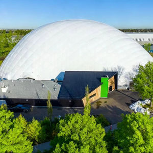 Casa de Burbujas Deportiva Inflable Moderna con Luz - Membrana Permeable para Entrenamiento en Cancha de Baloncesto - Product Image 1